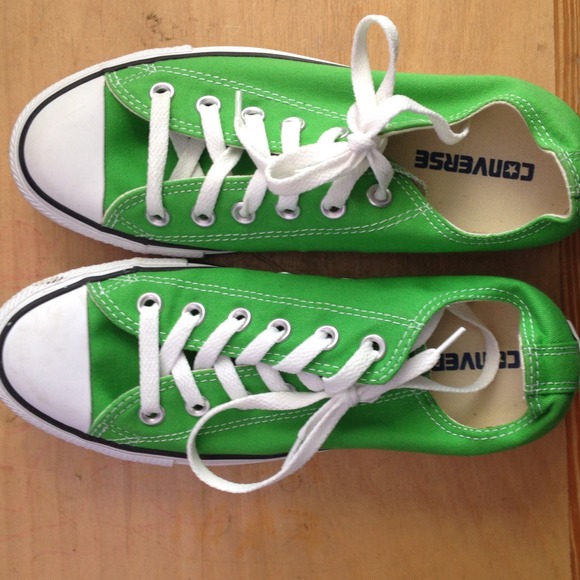 SOLD Green converse