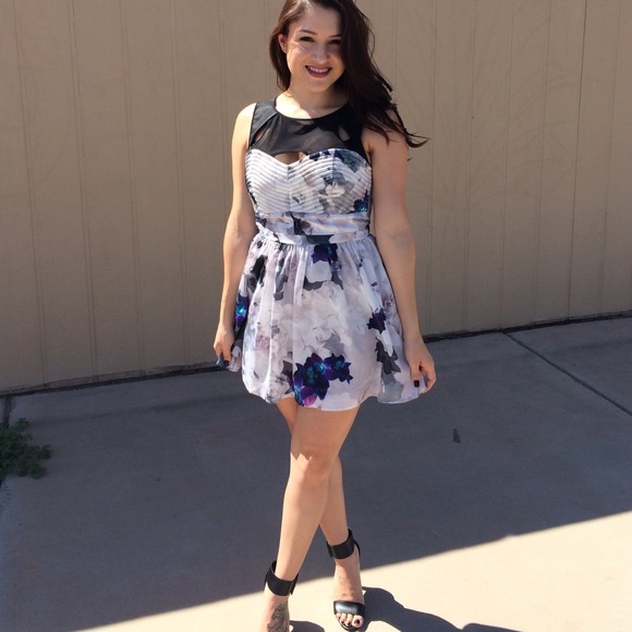 Style Stalker Dresses & Skirts - ❗️️SALE❗️🆕LISTING Style Stalker: Floral Dress