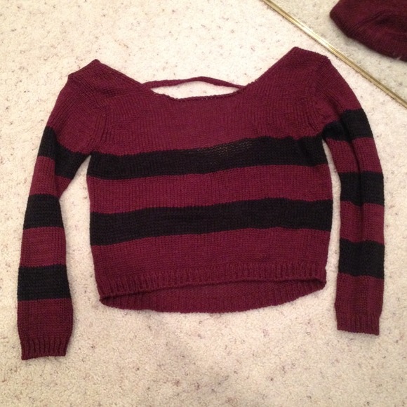 ✋SOLD✋Brandy Melville maroon and black sweater