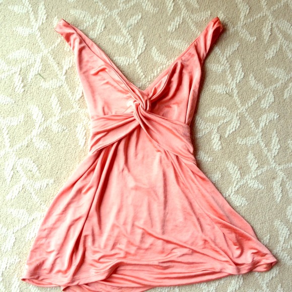 🚫SOLD-Pink tank with cute cross/open back