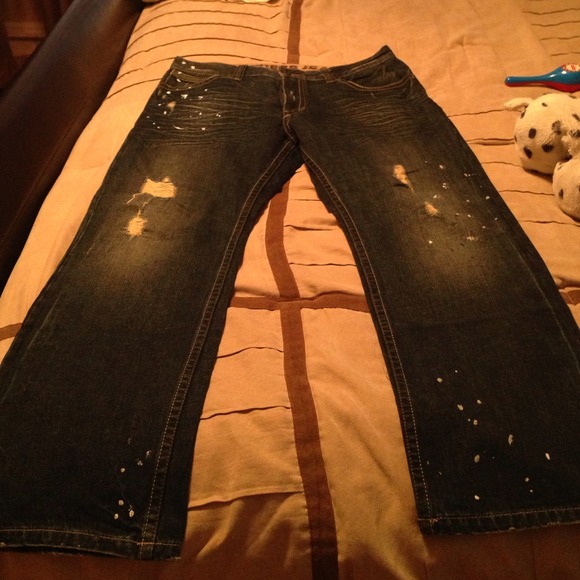 Distressed men's jeans - Picture 1 of 4