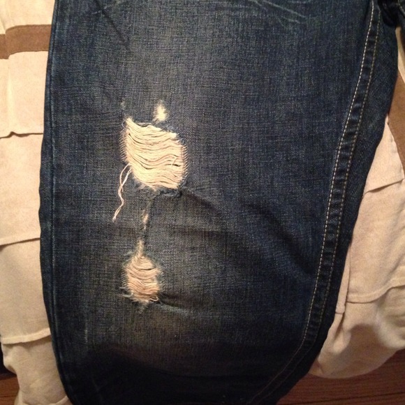 Distressed men's jeans - Picture 3 of 4
