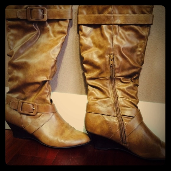 🔆🔆Rampage camel wedge boots w/ buckle detail🔆🔆