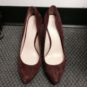 🚫SOLD🚫Size 8 burgandy suede Halogen wedges