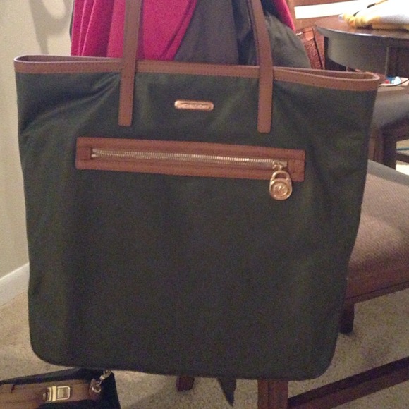 MK BAG - Picture 2 of 3
