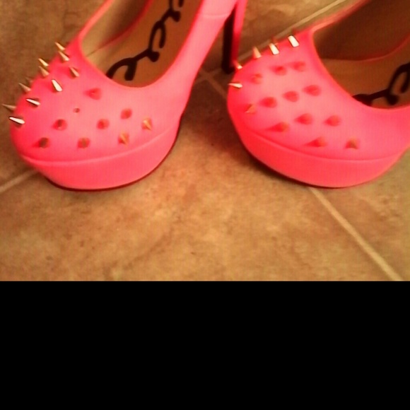 SOLD SOLD SOLDHot pink heels with spikes - Picture 2 of 2