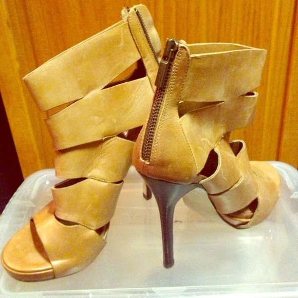 Camel leather & Black Aldo sandals (bundle)