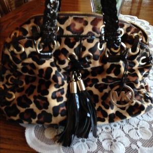 🎉GLAM GIRL HOST PICK🎉 AUTHENTIC MICHAEL KORS BAG