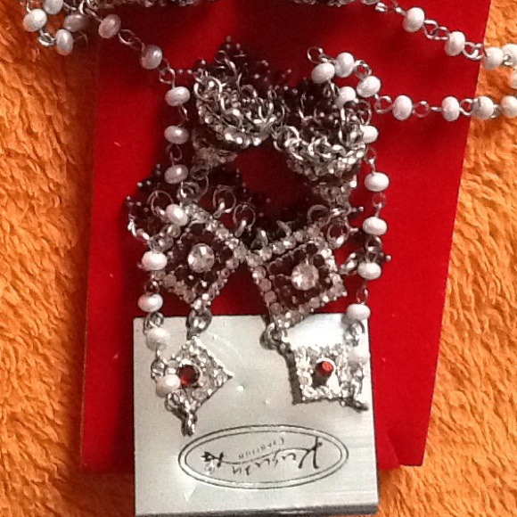 Earring - Picture 2 of 3