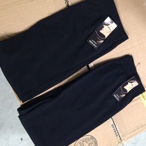 2 pairs of long black leggings