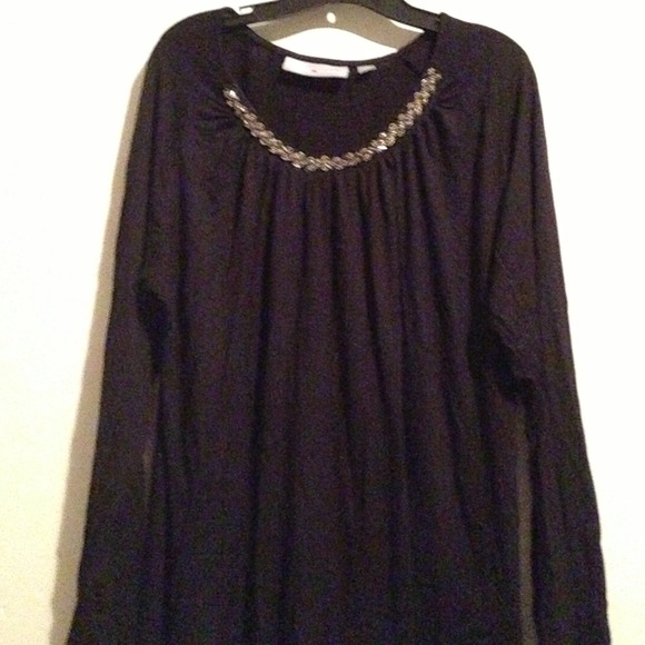 Avenue studio Tops - Avenue studio long sleeve beaded neck pretty top