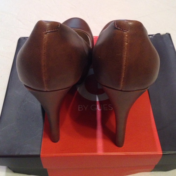 Brand New Guess Pumps.... - Picture 2 of 4