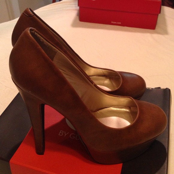 Brand New Guess Pumps.... - Picture 3 of 4