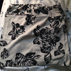 Cute floral mini skirt.