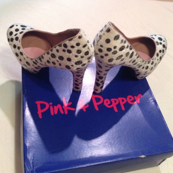 Pink and Pepper ~ White/ Multi Fabric Pin - Picture 3 of 4