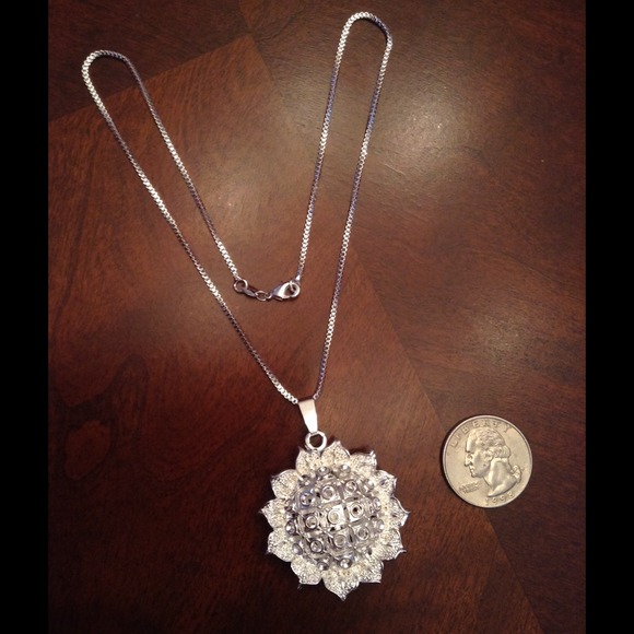 🌻Sunflower Hollow Pendant on 925 Silver Chain🌻 - Picture 2 of 4