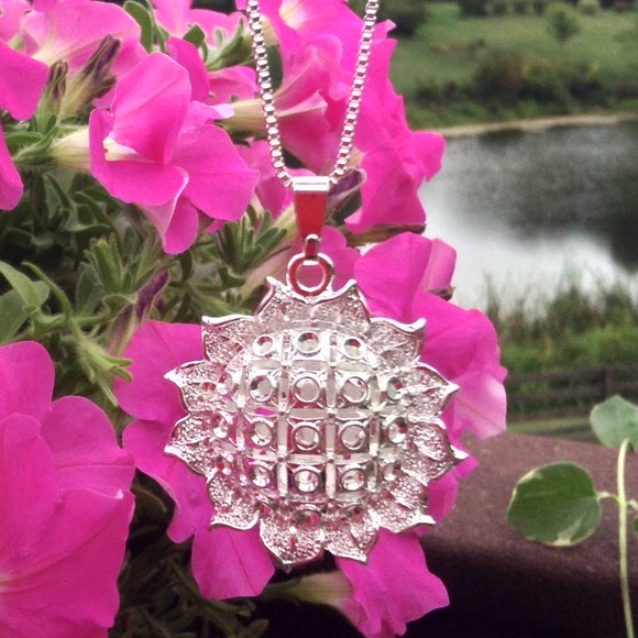 🌻Sunflower Hollow Pendant on 925 Silver Chain🌻 - Picture 3 of 4