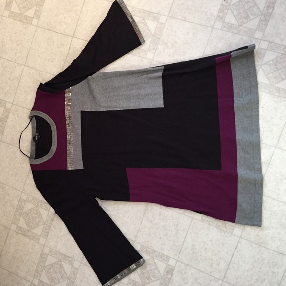 Sweater long above knee!Can be worn as a dress too - Picture 1 of 3