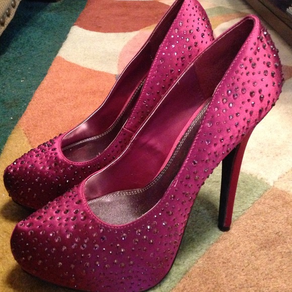 ❤️HOST PICK ❤️NWT Bakers Magenta sparkle heels - Picture 2 of 4
