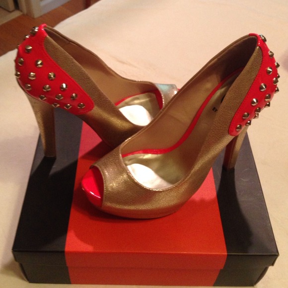 Guess Pumps....Brand New - Picture 4 of 4