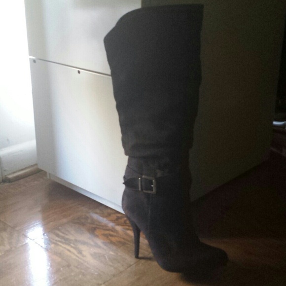 Brand New Boots .. NWOT - Picture 2 of 3