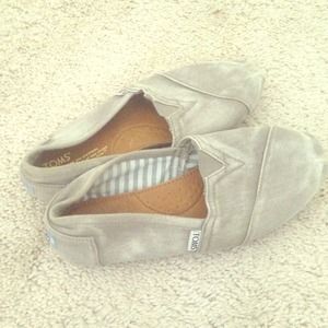 Grey toms Size 8 Barely worn!