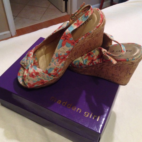Madden Girl Wedges - Picture 2 of 4