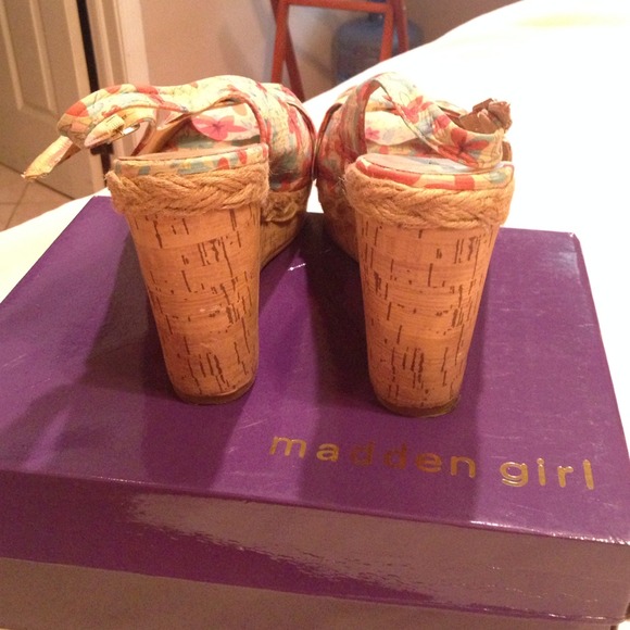 Madden Girl Wedges - Picture 3 of 4