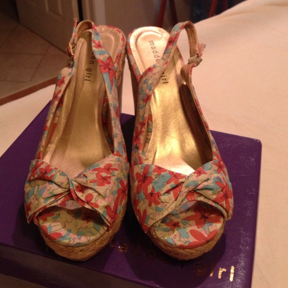 Madden Girl Wedges - Picture 4 of 4