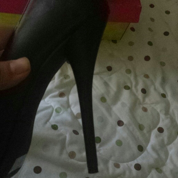 Peep toe pumps - Picture 3 of 4