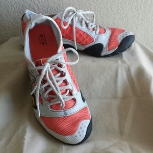 RESERVED **NB Vibram Running shoes