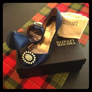 Badgley Mischka Lacie satin shoes in Navy / blue