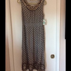 Sleeveless maxi dress with beautiful detail