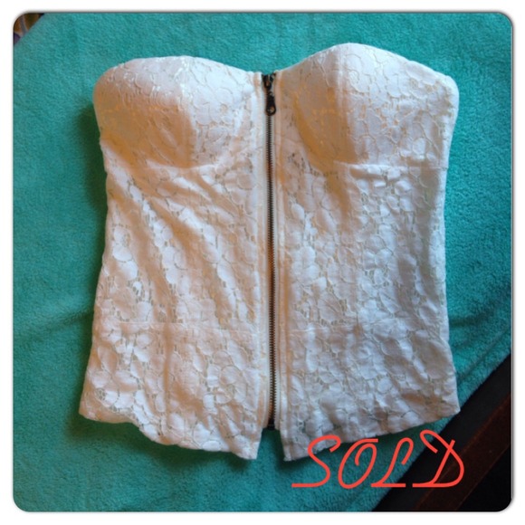 ❌SOLD IN BUNDLE❌ Full Tilt White Lace Bustier Top