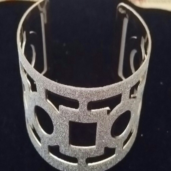 Cuff - Picture 3 of 4