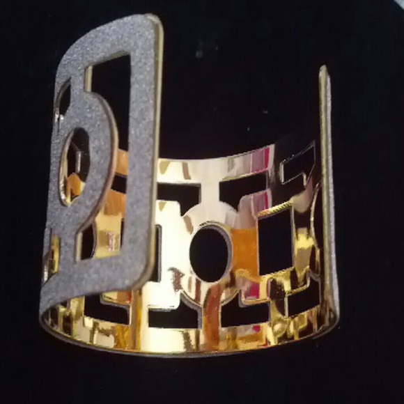 Cuff - Picture 4 of 4