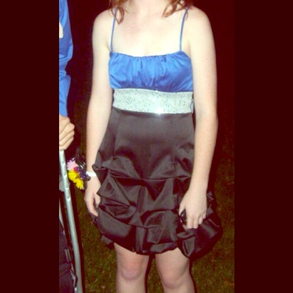 Formal dress - Picture 1 of 1