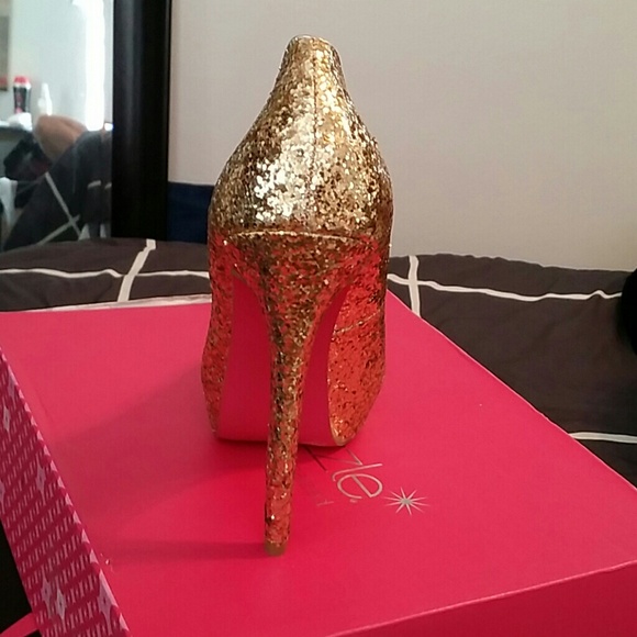 Shoes! - Picture 3 of 3