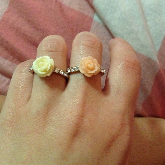 Bundle of 2 flower rings