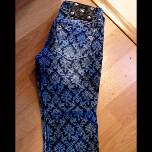 Miss Me capris - Picture 1 of 2