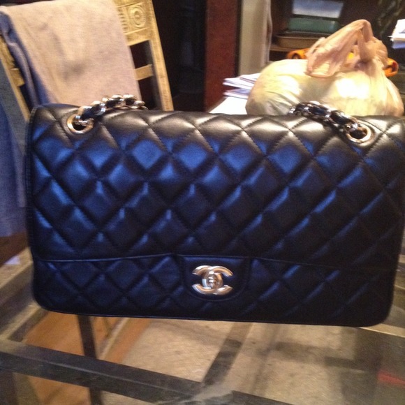 Add'l pics black CC handbag