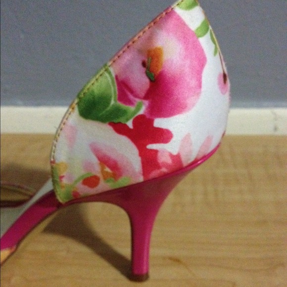 SOLD Anne Klein Floral Open Toe Heels - Picture 3 of 3