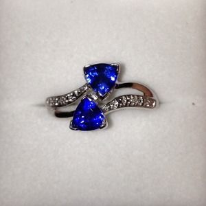 Genuine sapphire and diamonds ring