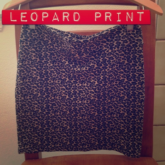 Leopard print body con mini skirt! NWOT