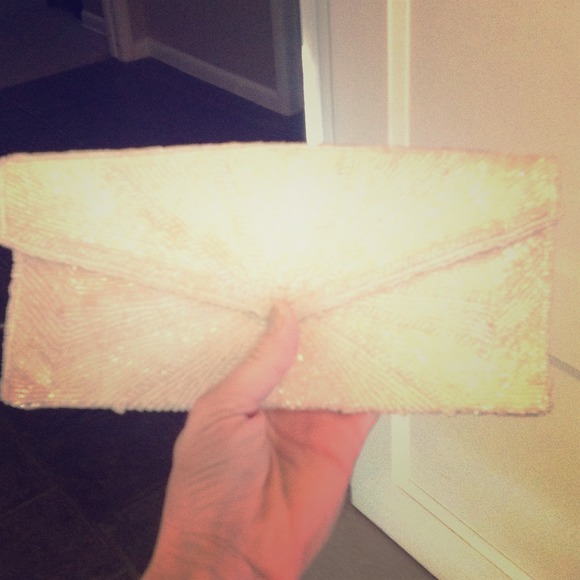 Beaded clutch