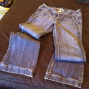 Low cute cute denim jeans.