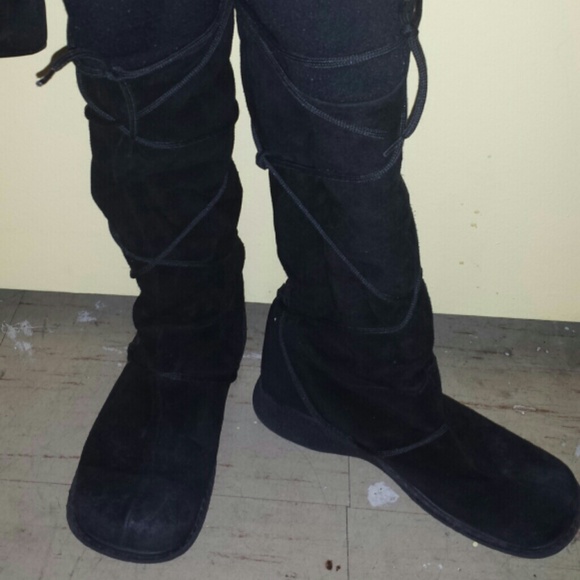 Black boots - Picture 2 of 2