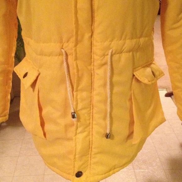 yellow sweater. - Picture 2 of 2