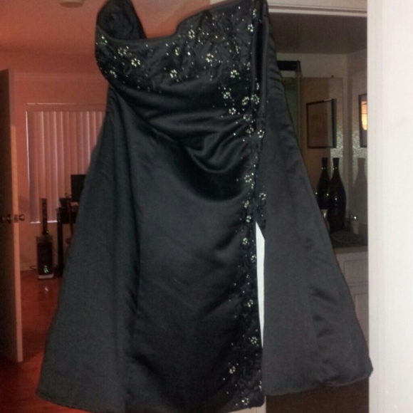 Short party dress with beads for accent - Picture 1 of 4