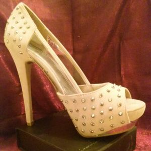 ~Society 86 studed nude pumps~